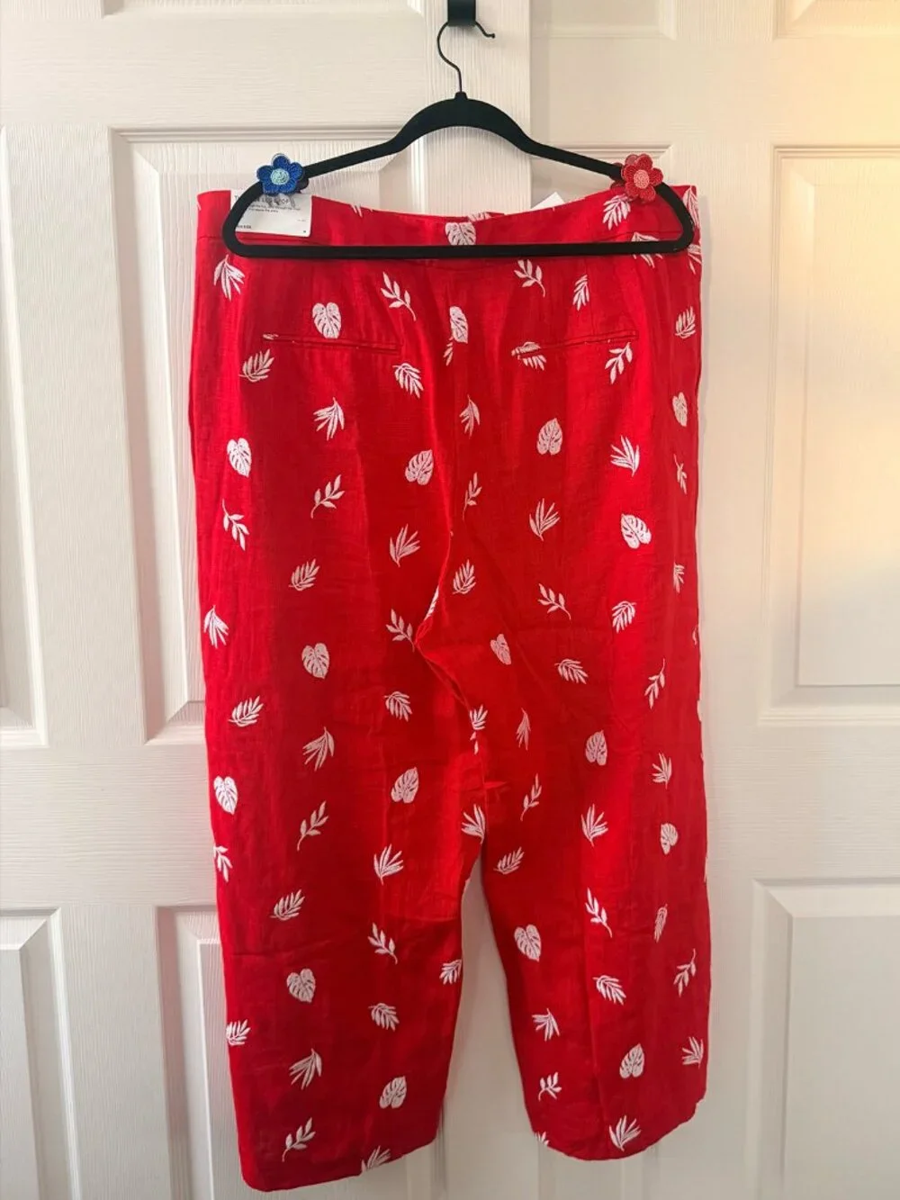 ANN TAYLOR Cherry Red Embroidered Plants Pants - Size 18